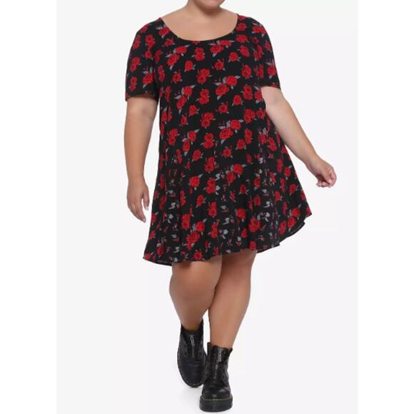 Hot Topic Women's Red Roses Scoop Neck Dress Plus Size 2X - Picture 1 of 5